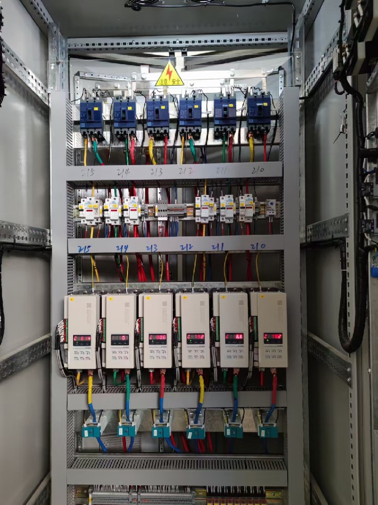 �ڵ���������������������������������õ�Դ�����͵���������Ӱ������������������