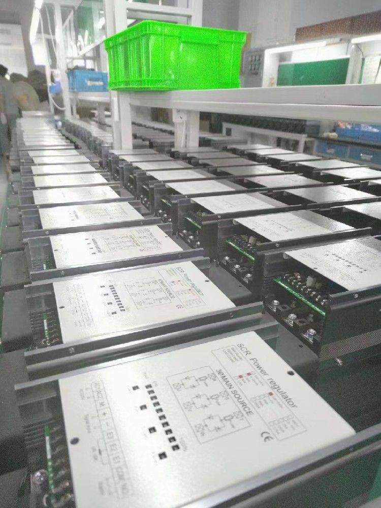 �����������Ŀ����㷨���䶯̬��Ӧ�����ж����������ã�������������