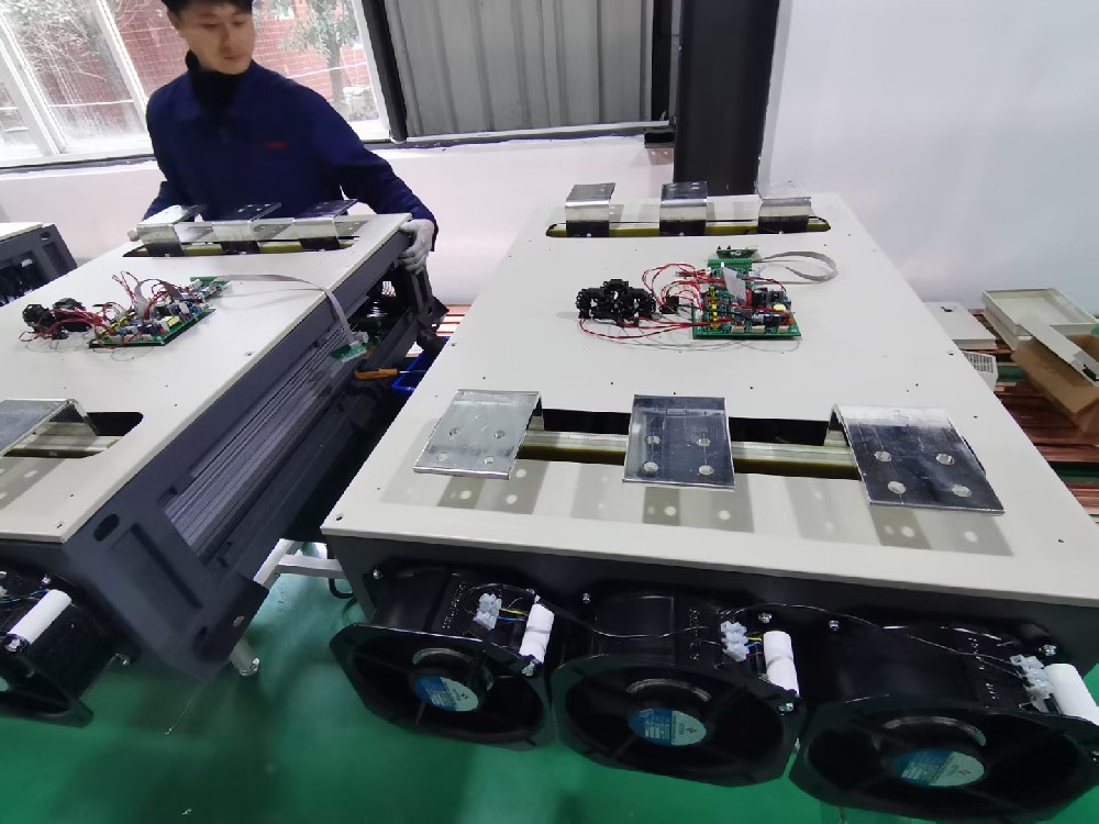 �����������ں����Ƶ糡��Ӧ��������������������Ӧ��ʪ�󡢸��εȱ�����������������������